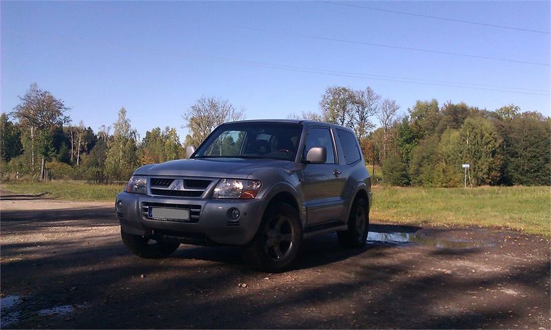 Datei:Mitsubishi Pajero V60 Front.jpg