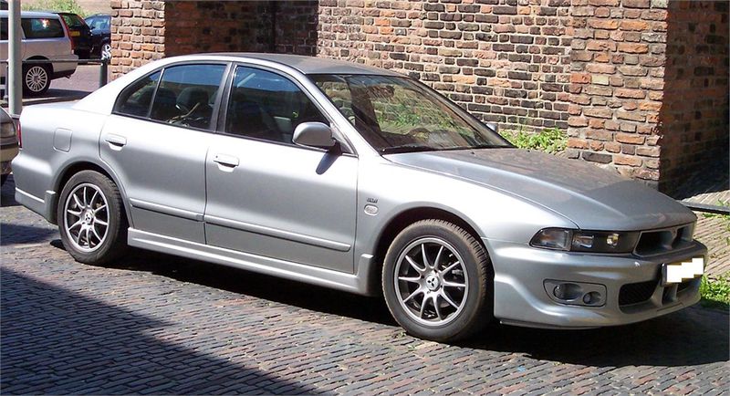 Datei:Mitsubishi Galant EA0 Avance Stufenheck.jpg