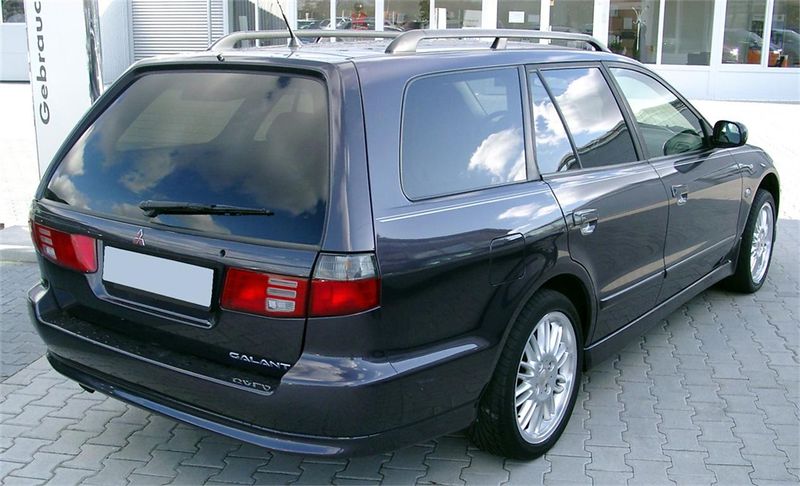 Datei:Mitsubishi Galant EA0 Kombi Heck.jpg