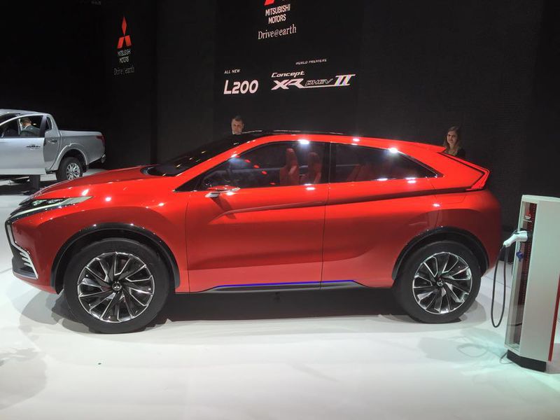 Datei:Mitsubishi-Concept-XR-PHEV-II-Cockpit-genf2.jpg