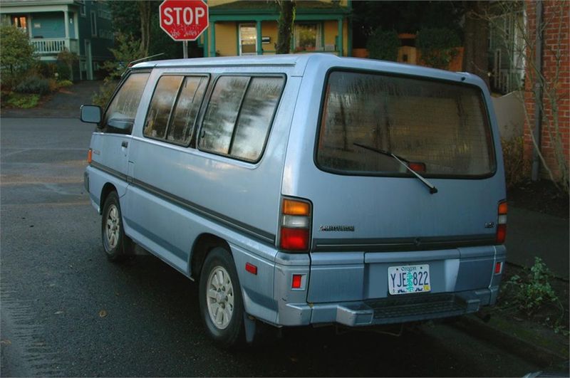 Datei:Mitsubishi L300 Facelift Heck.jpg