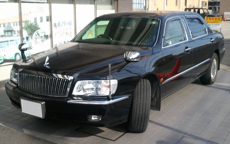Datei:Mitsubishi Dignity front.jpg