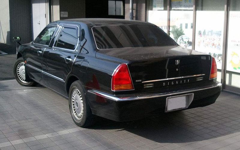 Datei:Mitsubishi Dignity rear.jpg