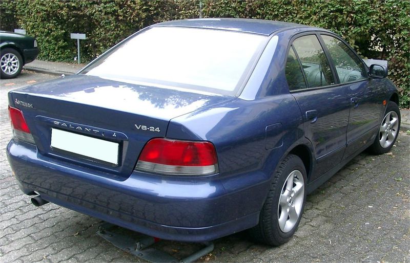 Datei:Mitsubishi Galant EA0 Limo Heck.jpg