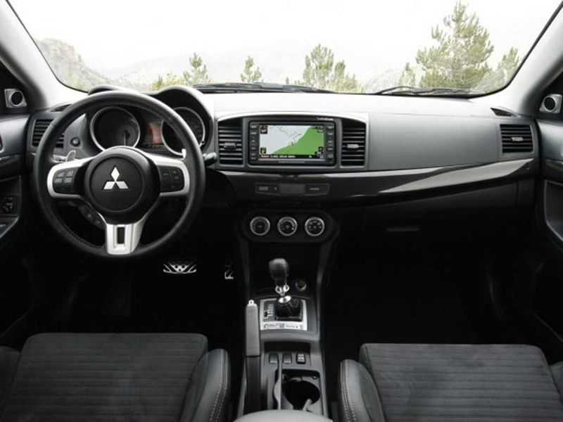 Datei:2013-Mitsubishi-Lancer-Evolution-XI-02.jpg